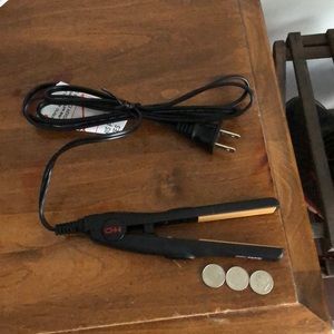 Tiny/mini hair straightener